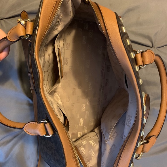 Michael Kors Crossbody - Picture 3 of 3